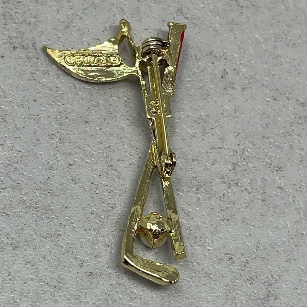 Vintage Gerry's Enamel Goldtone Golf Club Flag Balls Brooch Pin 2
